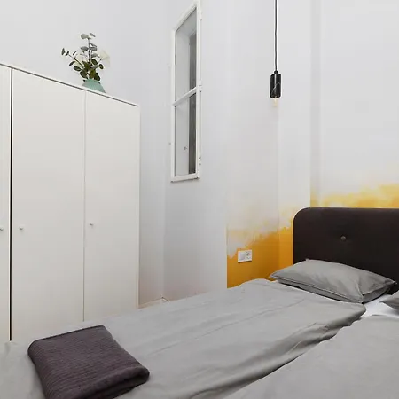 Avocado K42 Budapest